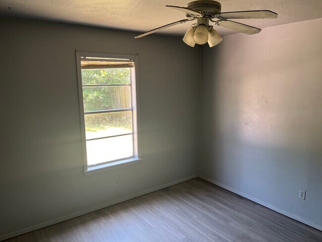 Building Photo - 1412 Bermuda Ct
