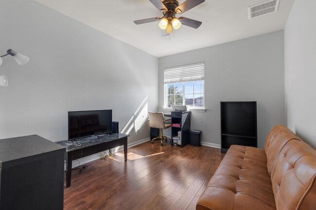 Building Photo - 103 Hoya Ln