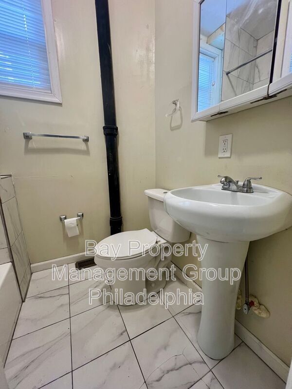 Building Photo - 7275 Saybrook Ave