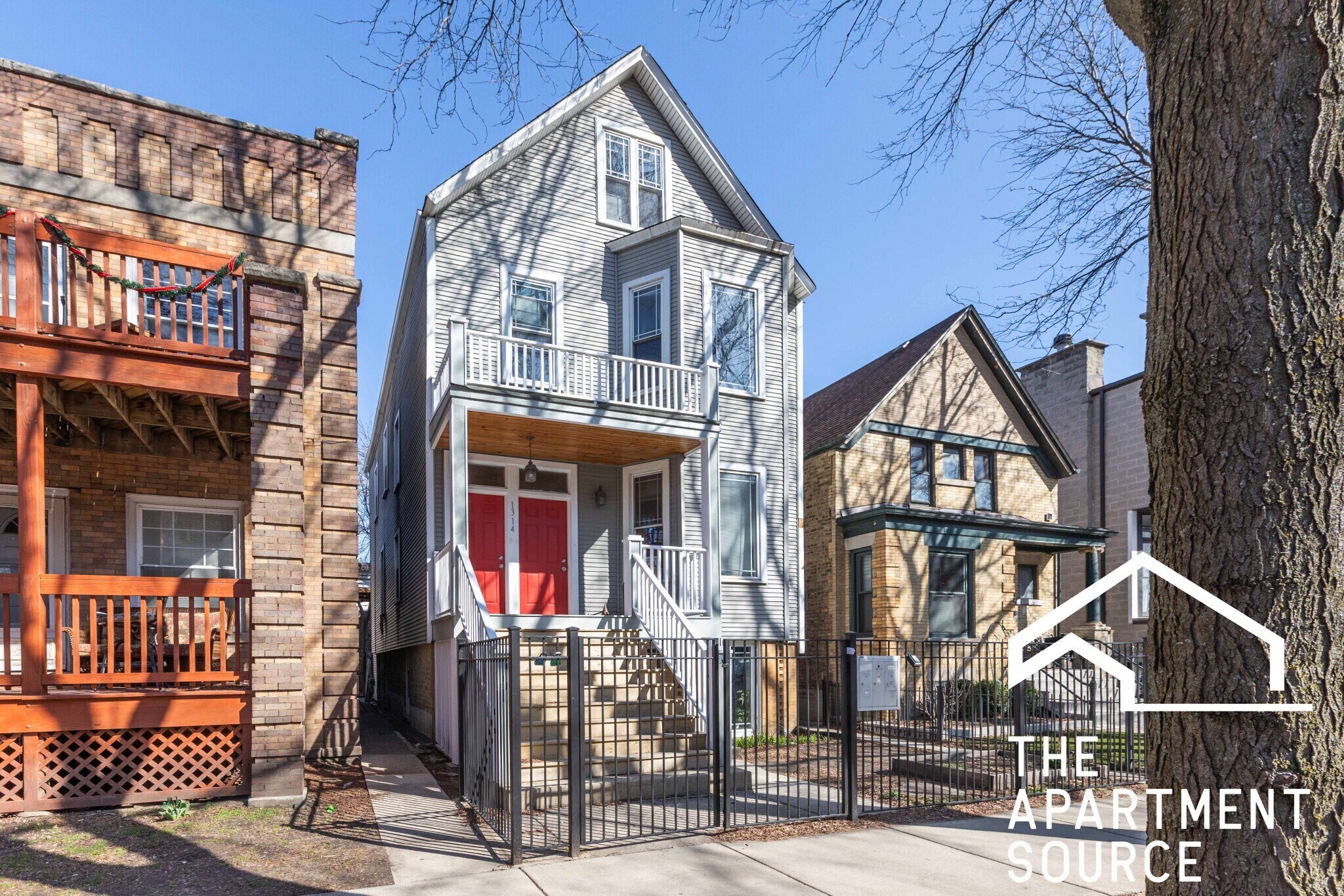 Building Photo - 1314 W Roscoe St