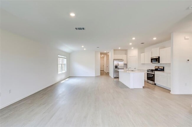 Building Photo - 105 Imola St