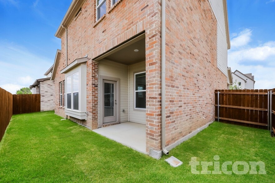 Building Photo - 209 Holbeck Cir