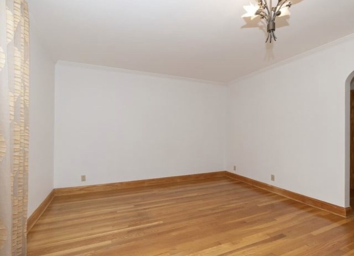 Living room - 60 Sutherland Rd