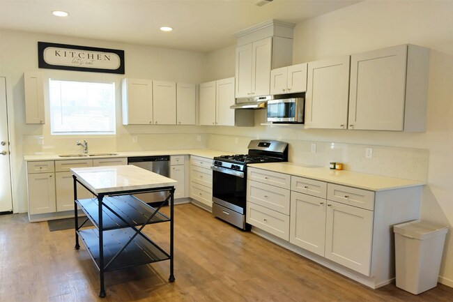 Building Photo - 5363 Crest Cove Ave