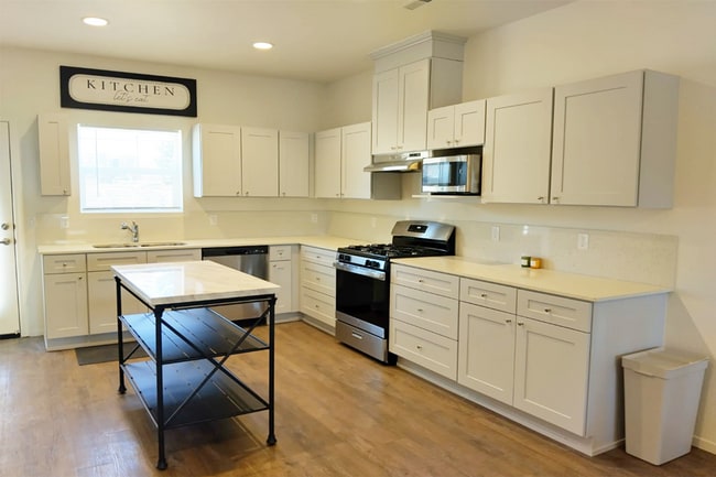 Building Photo - 5363 Crst Cv Dr