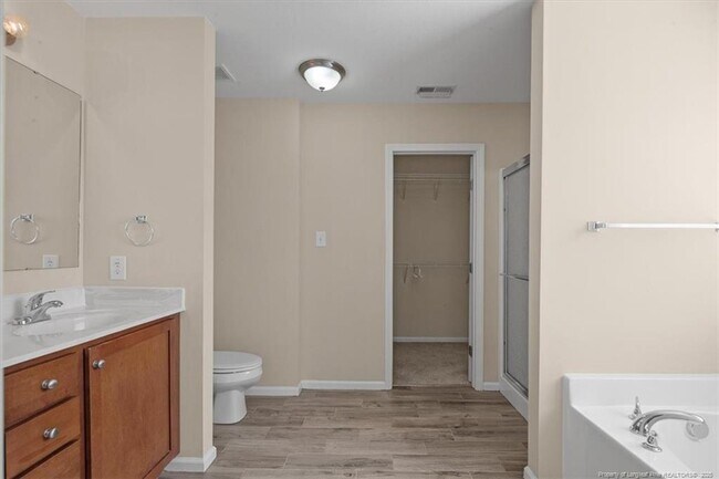 Building Photo - 2108 Heathcote Dr