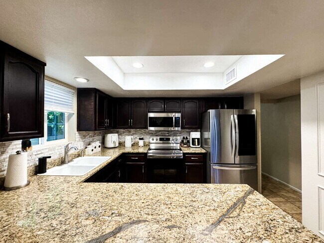 Building Photo - "Well Maintained 3 Bedroom, 2 Bathroom Pool Home in Yuma Corona!"