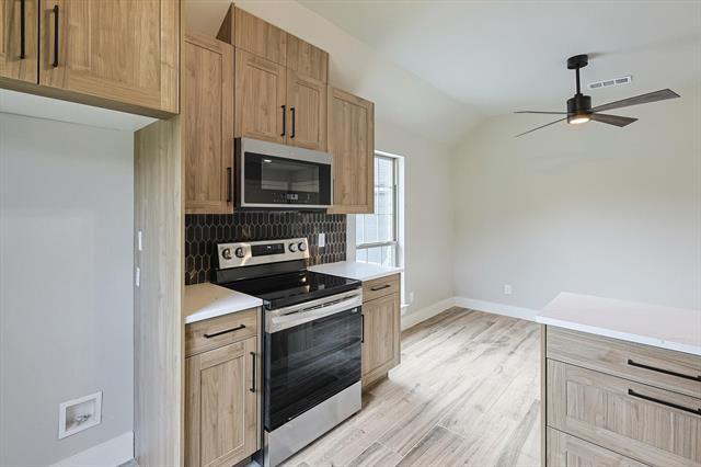 Building Photo - 2084 Glenhollow Dr