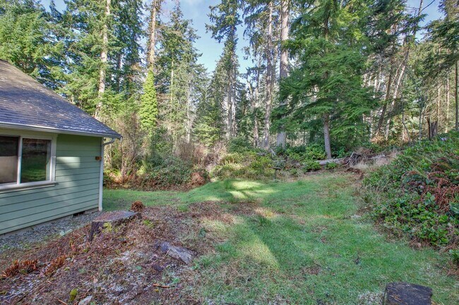 Building Photo - Private Beach Access Comes with This Lovely Freeland Home!