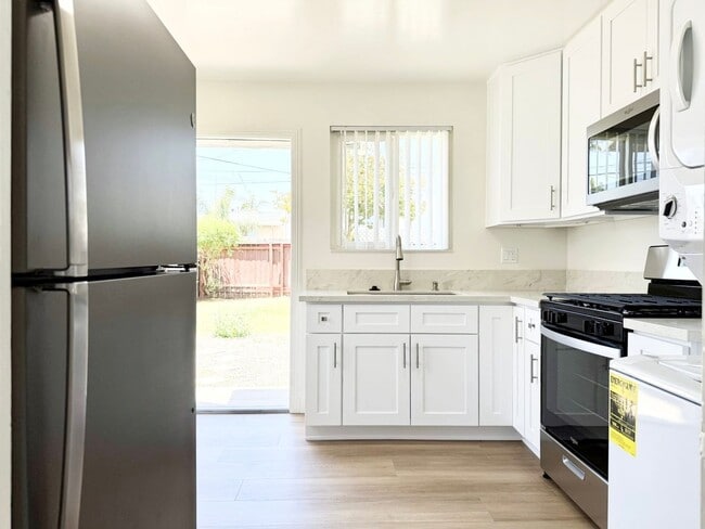 Building Photo - Remodeled Duplex in South O!