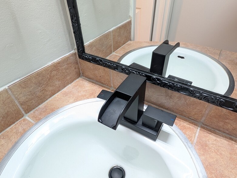 Building Photo - 9508 Labette Dr