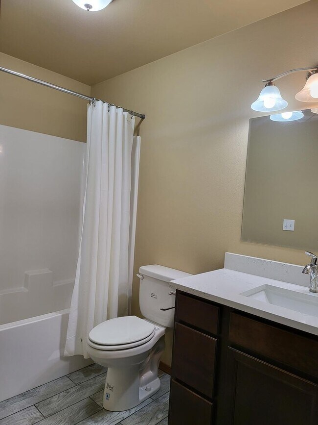 Building Photo - 609 S Washington Ave