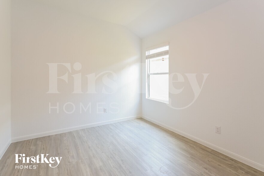Building Photo - 6728 Beehive Dr