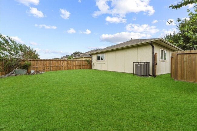 Building Photo - 6011 Beaconridge Dr
