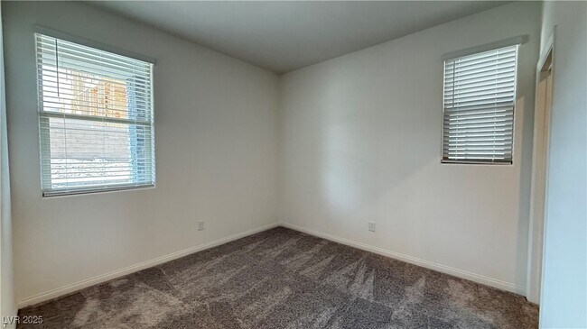 Building Photo - 1545 Bat Hawk St