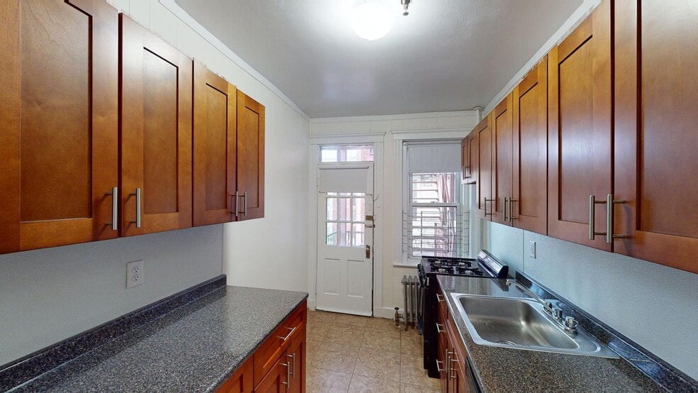 Building Photo - 116 Washington St