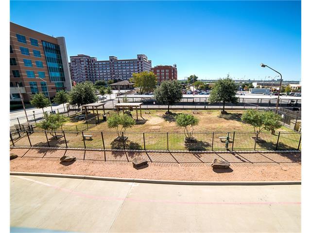 Building Photo - 1001 Belleview St
