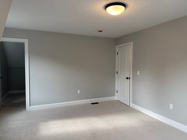 Building Photo - 19 Kashmirs Way