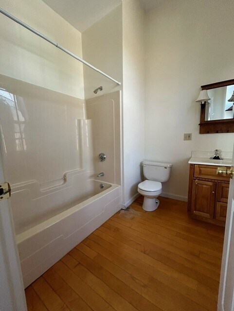 Building Photo - 23 Grove 2L Grv