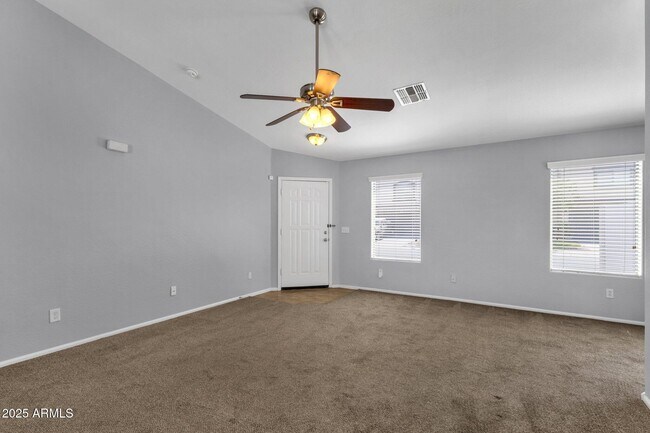 Building Photo - 509 E Daniella Dr