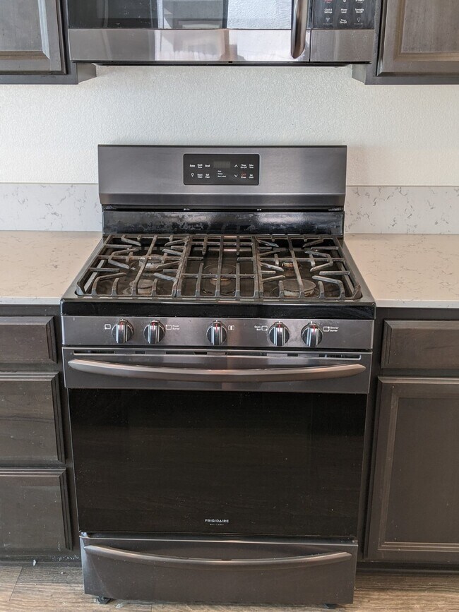 Building Photo - 2312 Vaca Way