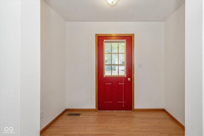Building Photo - 900 Yandes St
