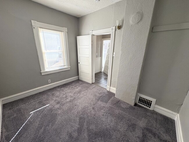 Building Photo - Charming 2 Bedroom Home for Rent & In Grea...