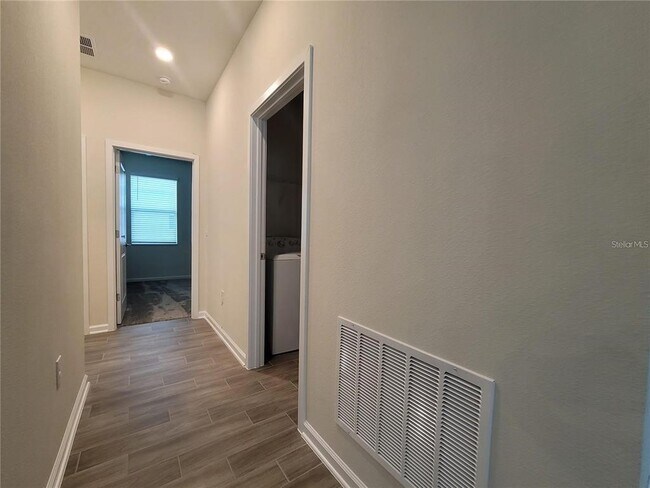 Building Photo - 5579 Bakewell Pl