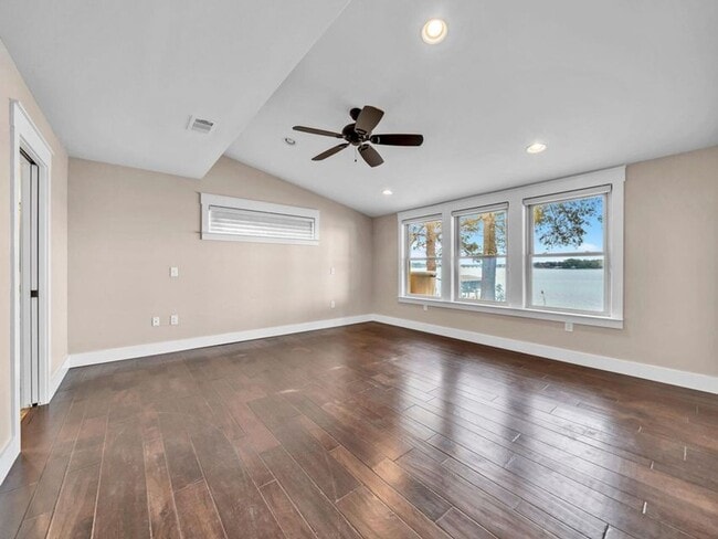 Building Photo - Waterfront Home in Niceville on the Bay wi...