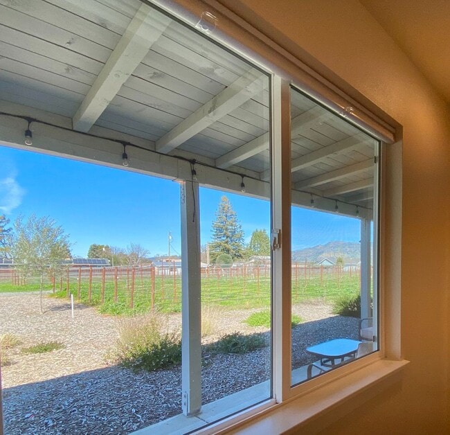 Building Photo - COMING SOON! 3 Bedrooms, 2 Bathrooms with ...