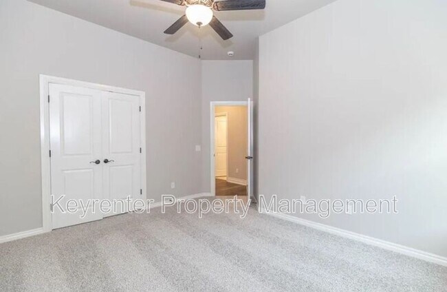 Building Photo - 1017 NE 34th Terr