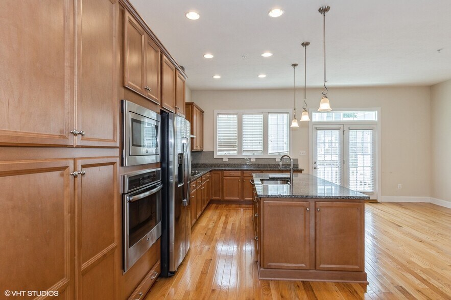 Building Photo - 335 Osona Ln