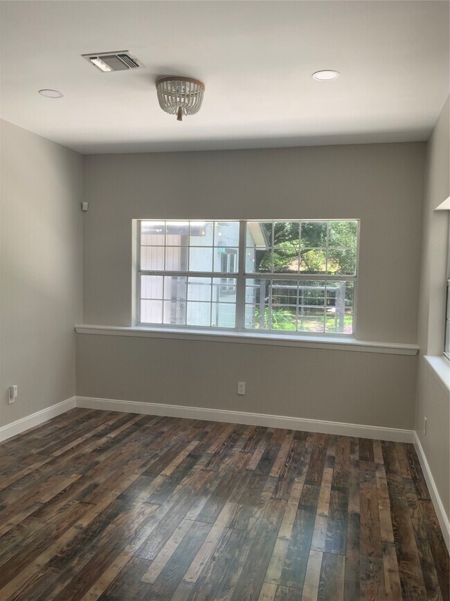 Building Photo - 9010 Carousel Ln