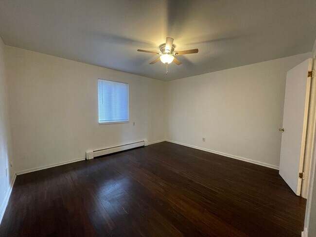 Building Photo - 2860 S 9th St