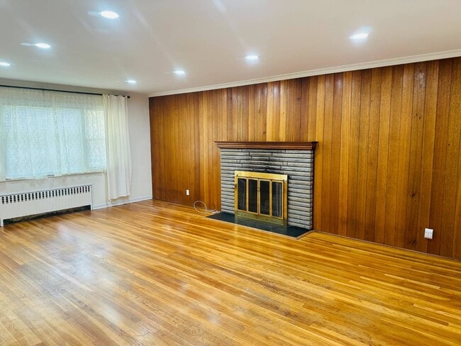 Building Photo - 75 Elm Ave