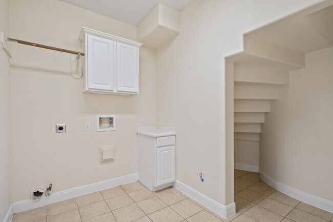 Building Photo - 6026 Briar Hill Ct
