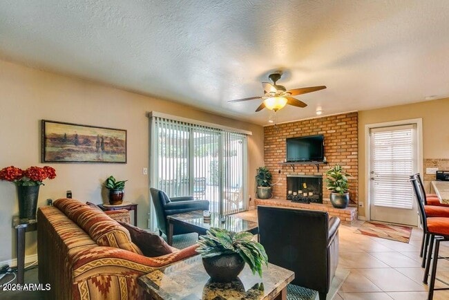 Building Photo - 7129 N Vía De Alegria