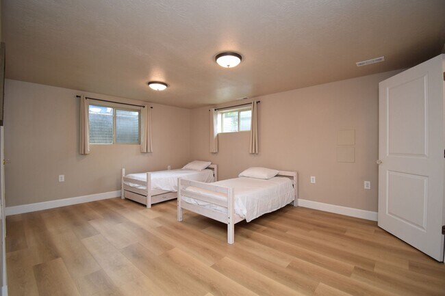 Building Photo - Updated 5 Bed West Valley Gem with Great Layout & Outdoor Living Space!!