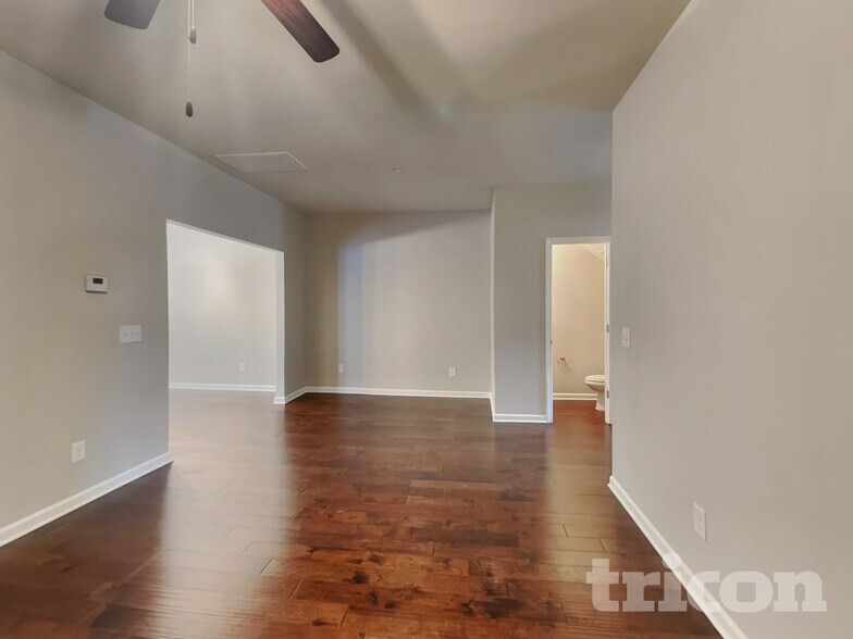 Building Photo - 131 Hickory Station Ln