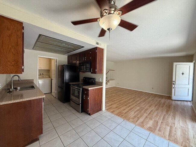 Building Photo - Beautiful Two Bedroom Townhome in San Luis Rey