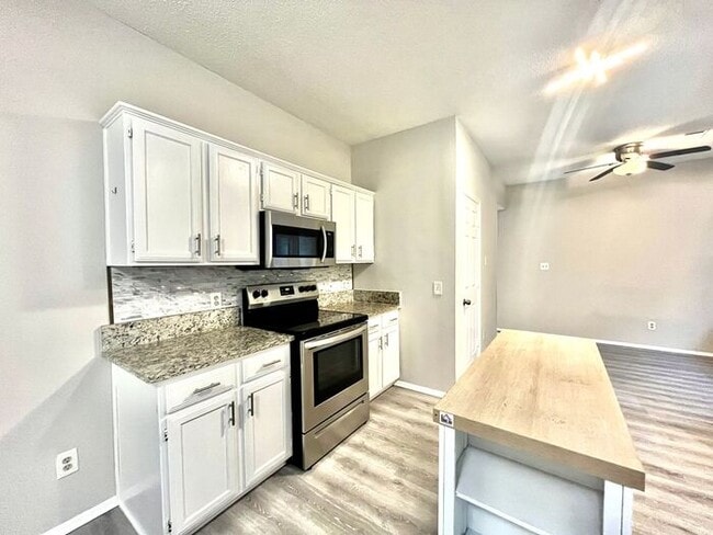 Building Photo - 10470 Meadow Run Trce