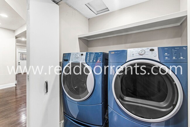 Building Photo - 2028 Hoyt Ave