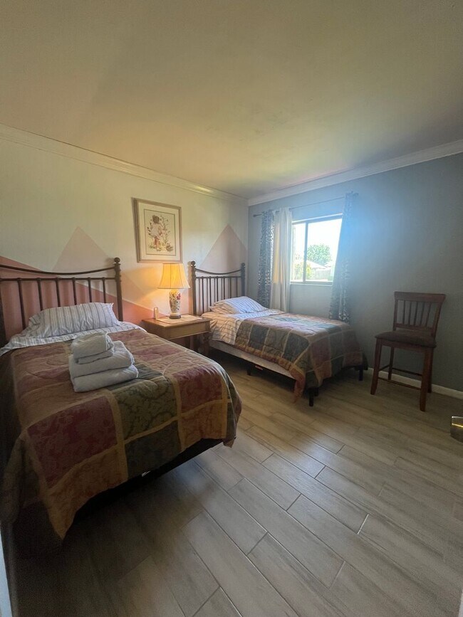Building Photo - Fully Furnished 3-Bedroom Home in Palm Coa...