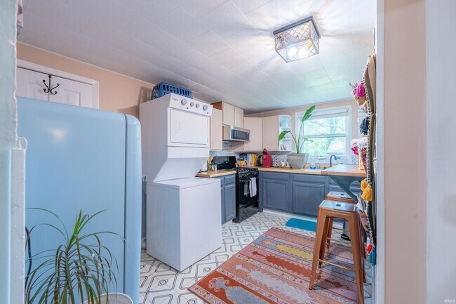 Building Photo - 1101 S Rogers St