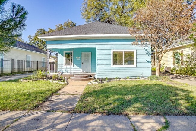Building Photo - Newly Remodeled 2 Bed, 1 Bath Home near Historic Southside- 76110