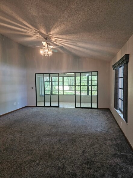 Building Photo - 51 Golfview Ct