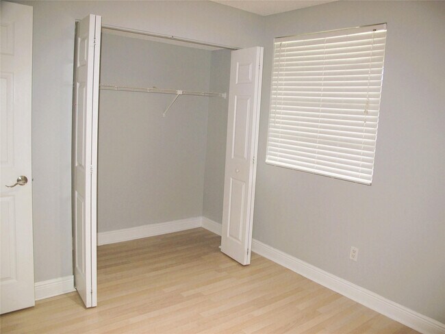 Building Photo - 1263 SW 46th Ave