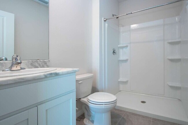 Building Photo - Spacious 5-Bed Retreat with Granite Elegance in Lakewood Ranch