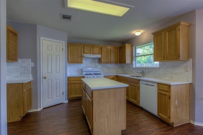 Building Photo - 3510 Sauls Dr