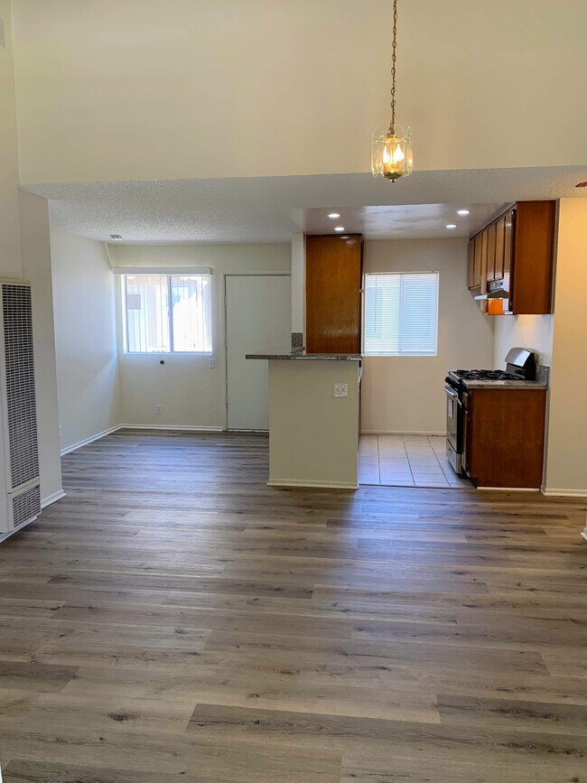 Building Photo - 1101 E South St